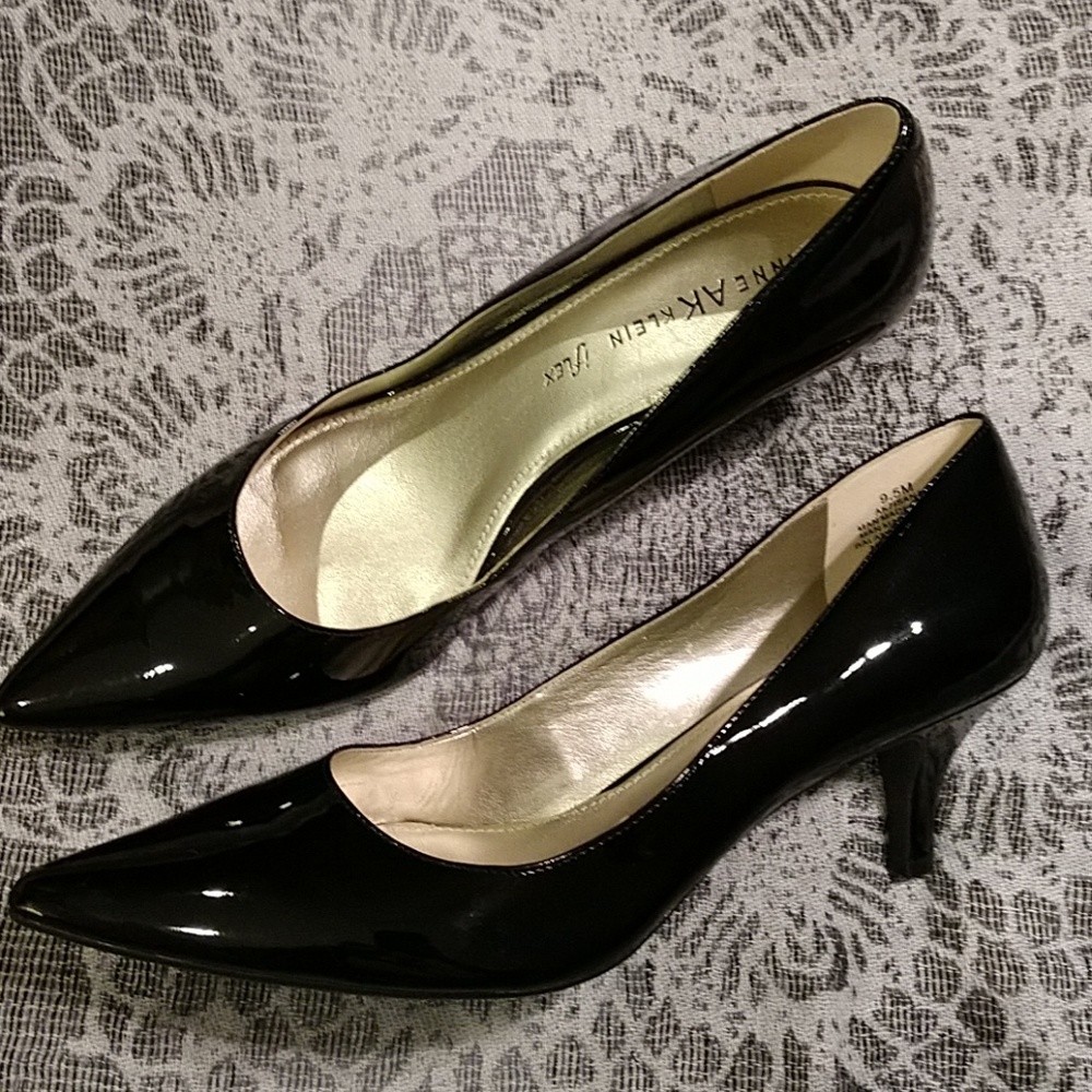 Anne Klein iflex black shiny pumps